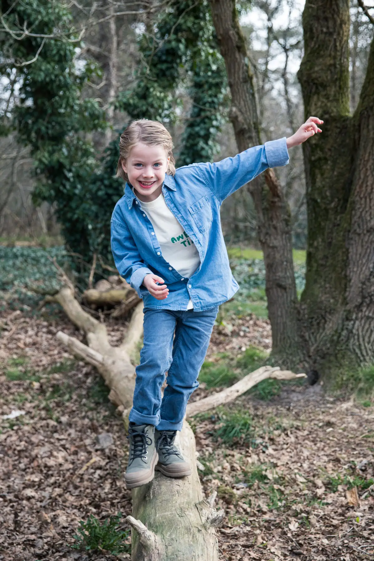 gezinsfotograaf buiten familieshoot in bos buitenshoots gezin gezinsfoto’s natuur