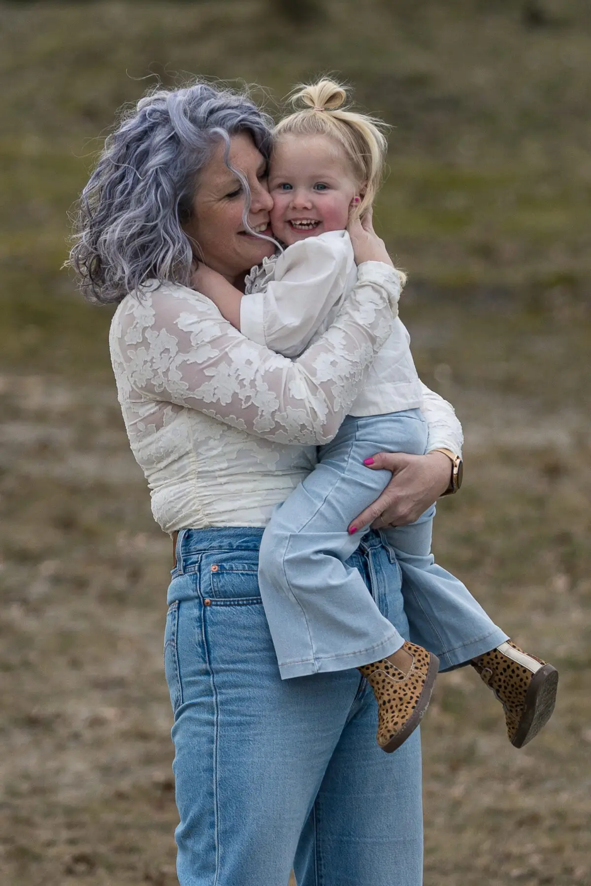 gezinsfotograaf buiten familieshoot in bos buitenshoots gezin gezinsfoto’s natuur