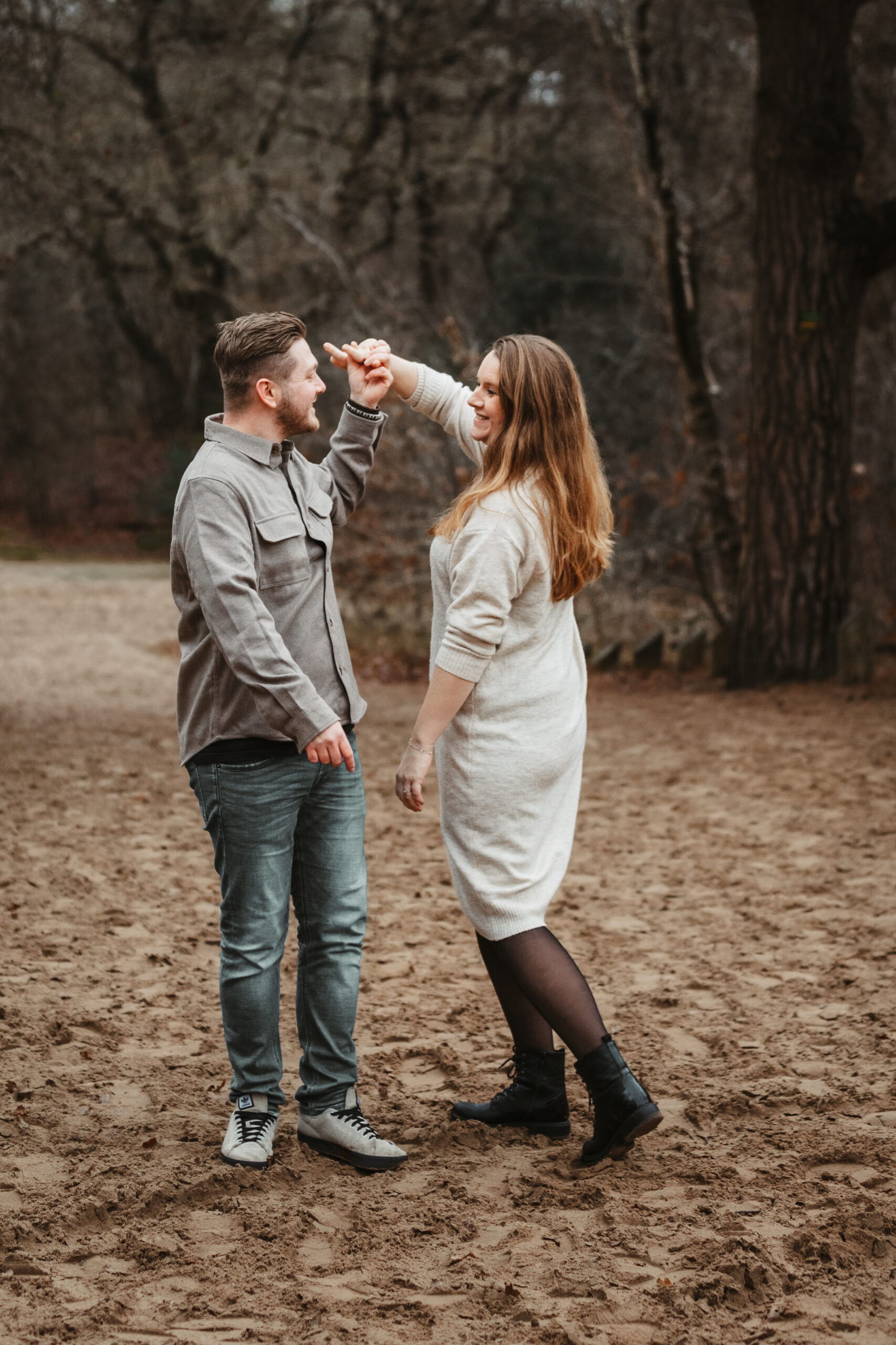 gezinsfotograaf buiten familieshoot in bos buitenshoots gezin gezinsfoto’s natuur