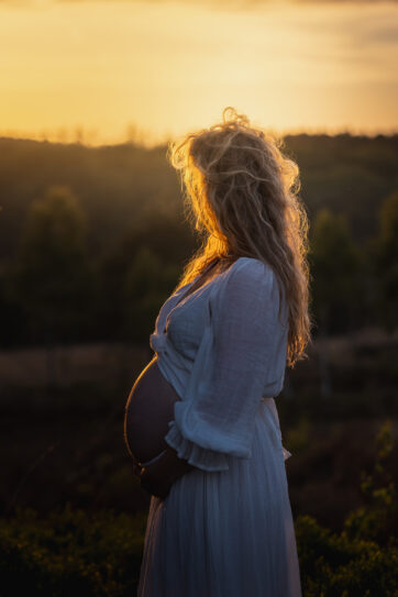 golden hour fotoshoot zwanger buiten