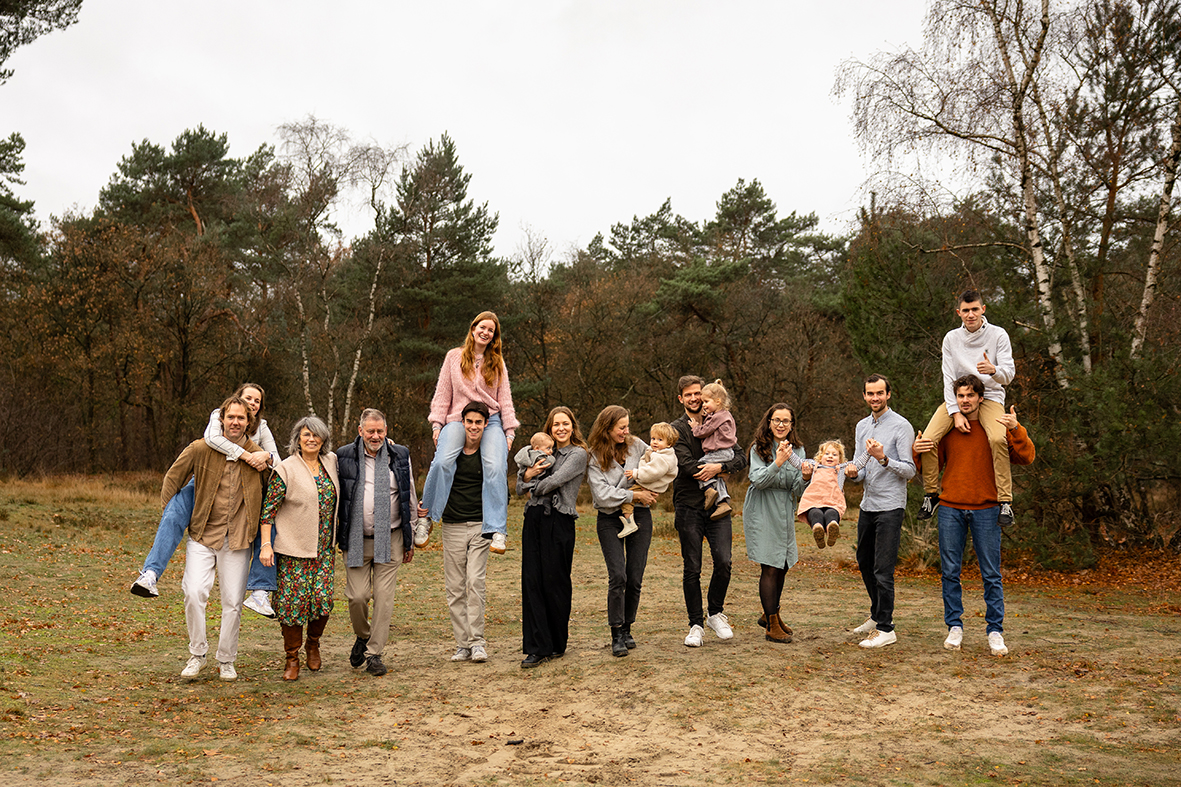 Familiefotoshoot Oosterhout buiten spontaan
