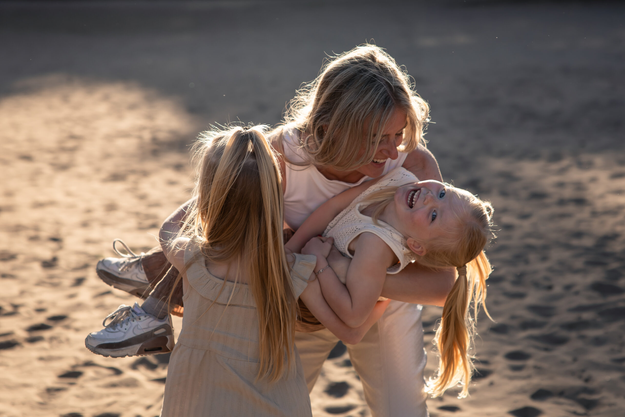 Fotoshoot gezin, met kinderen, ontspannen, spelen
